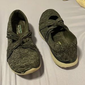 Sketchers women’s air-cooled memory foam slip on shoes. Size 10.